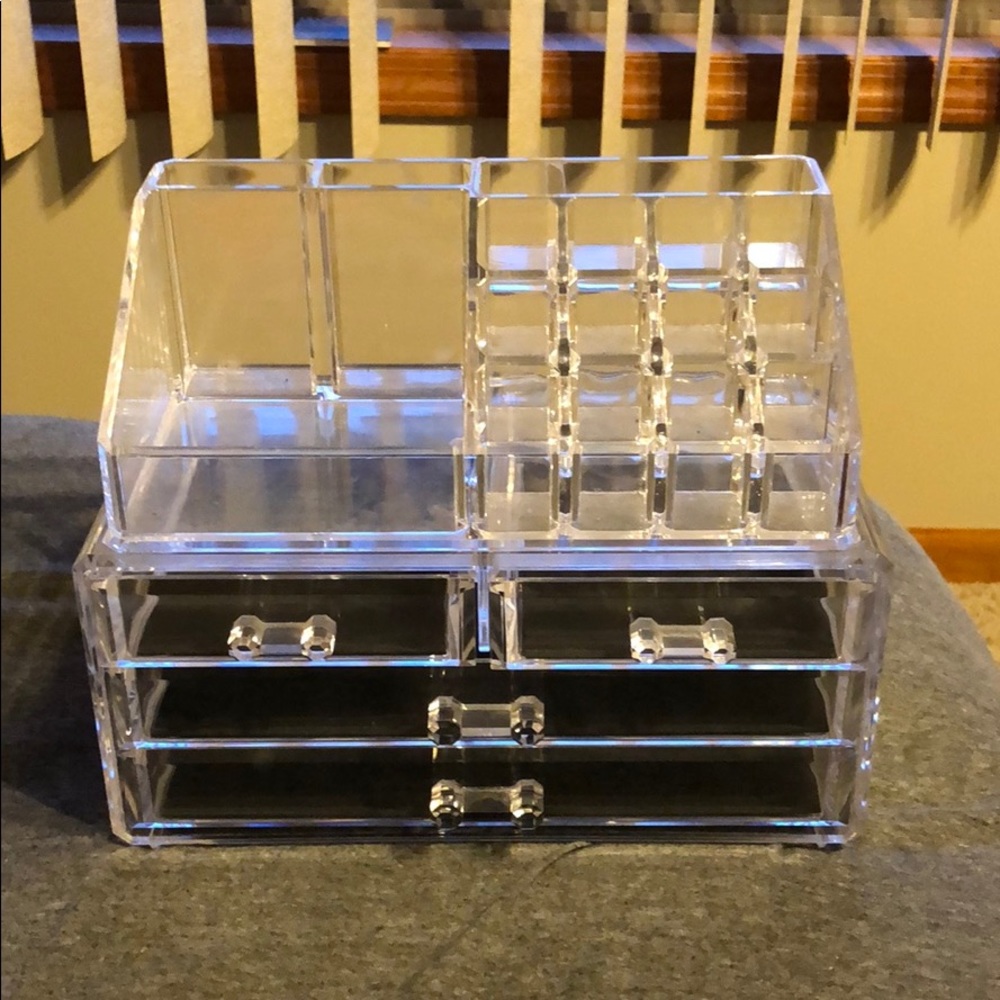 Makeup organizer